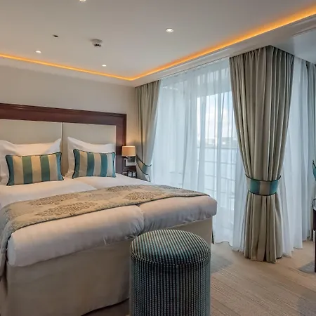 Select Ms Charles Dickens 5* Neuss