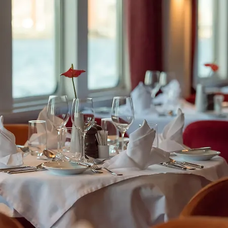Select Ms Charles Dickens 5* Neuss