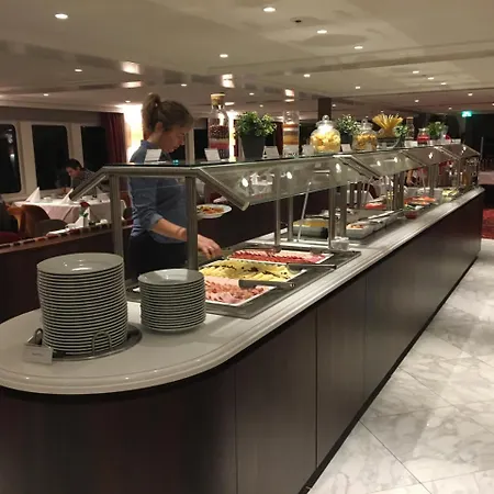 Select Ms Charles Dickens 5* Neuss